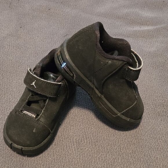Baby Jordan Black Suede Sneakers with Velcro Strap - Picture 3 of 6